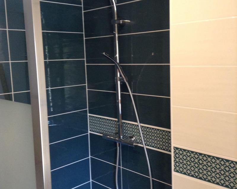 Douche carreau bleu