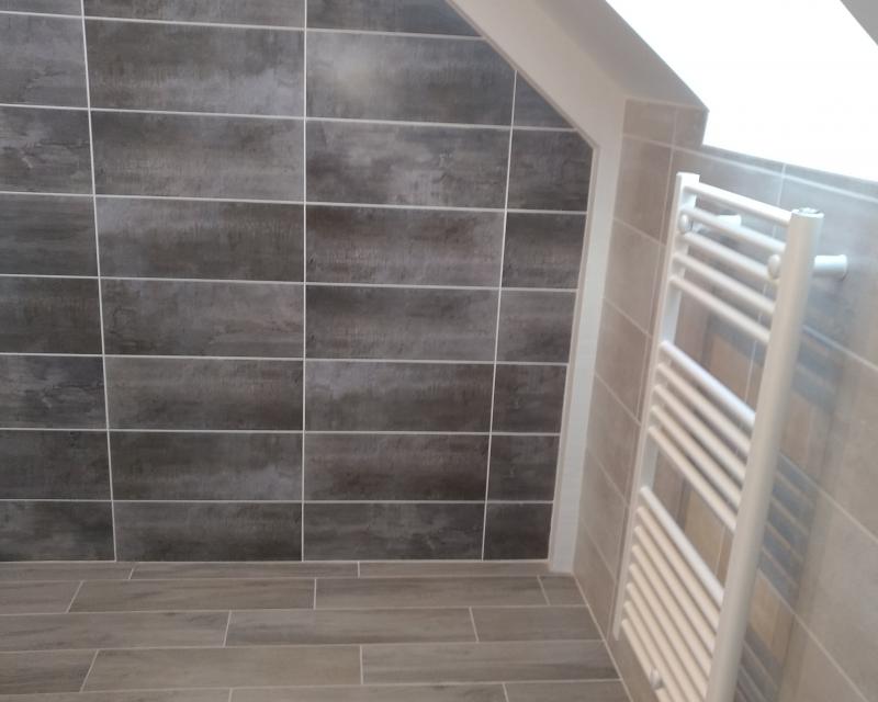 sèche serviette salle de bain sous rampant 