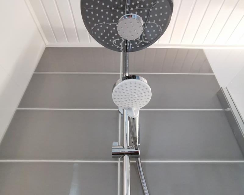 Colonne de douche, faïence, plafond, salle de bain