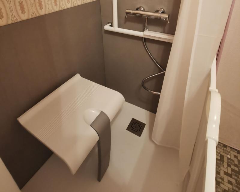Salle de bain PMR